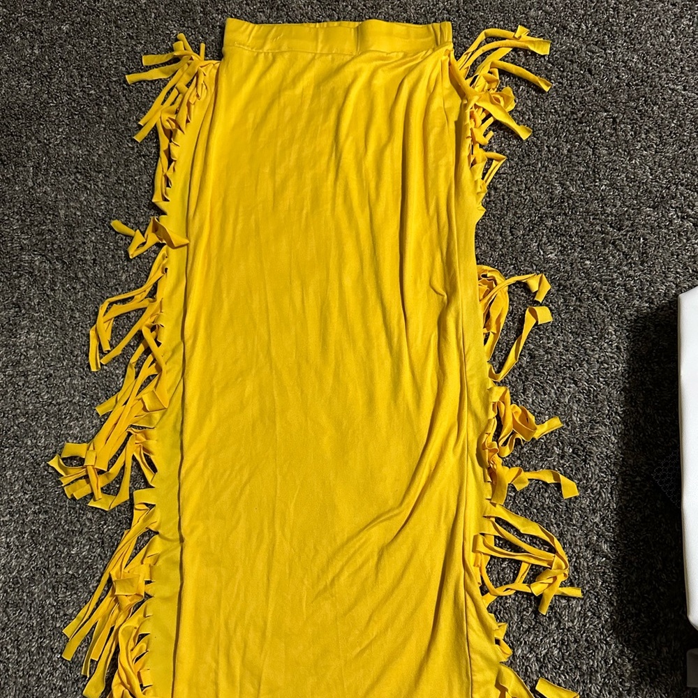 2 pc yellow fringe skirt set. Size Medium.